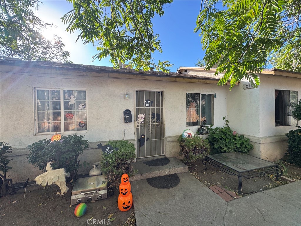 208 E Olive Property Photo 8