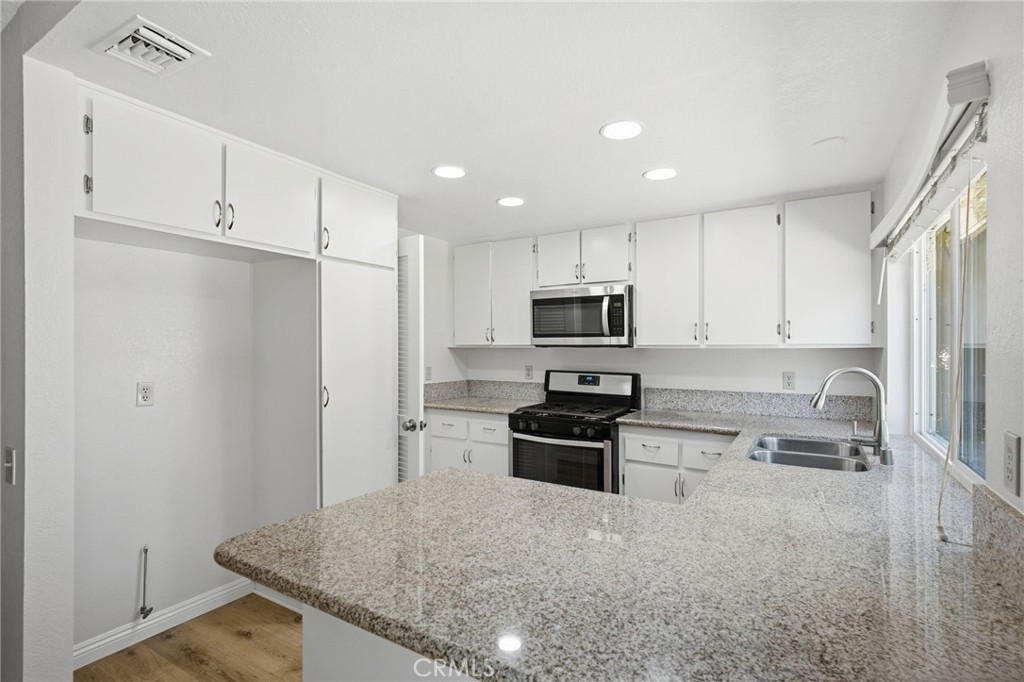 901 Lytle Property Photo 11