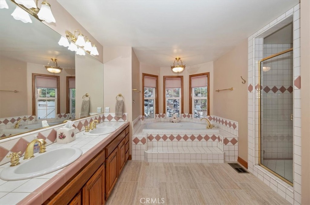 393 Brentwood Property Photo 17