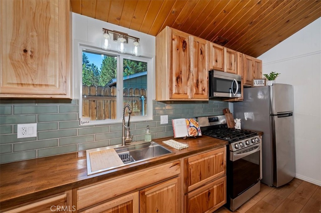 753 Elysian Property Photo 18