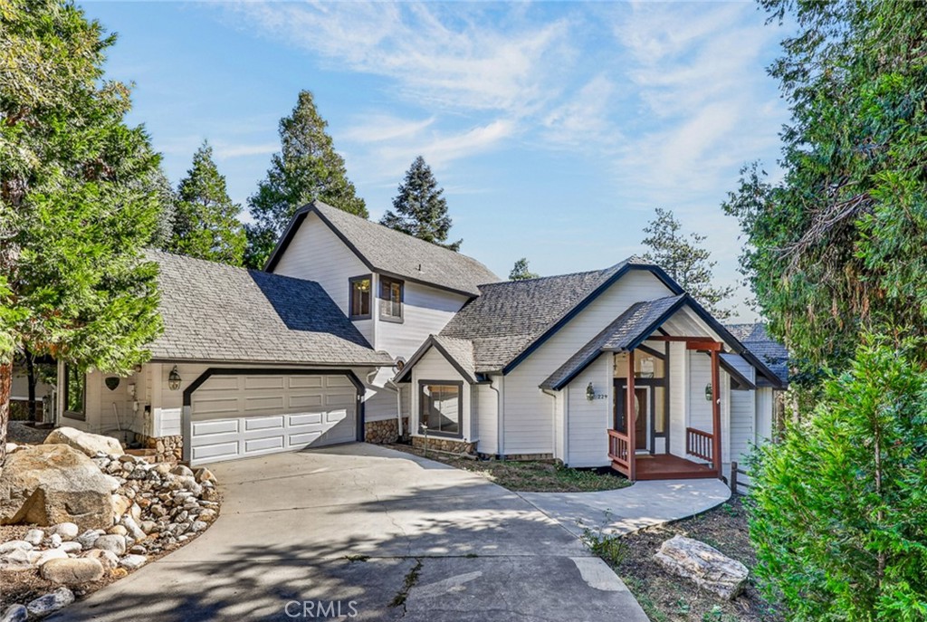 229 Shasta Property Photo 6