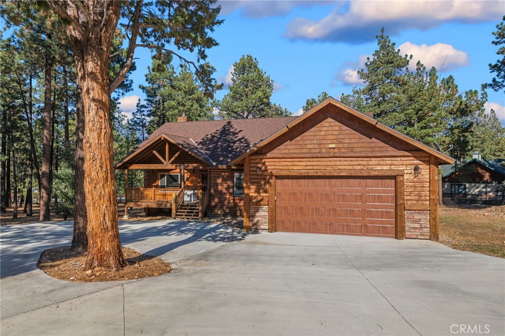 1520 Fallbrook Court Property Photo 1