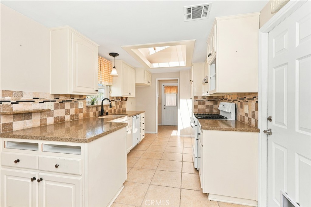 4376 Drury Court Property Photo 8