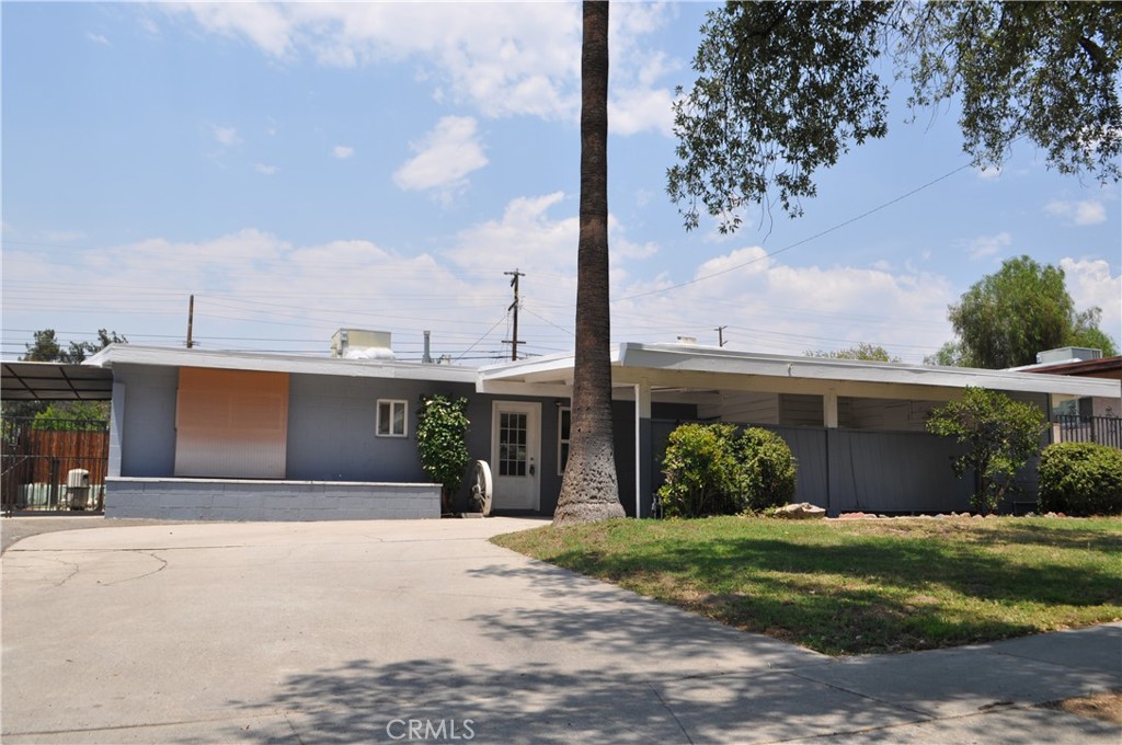1321 Campus Avenue Property Photo 1