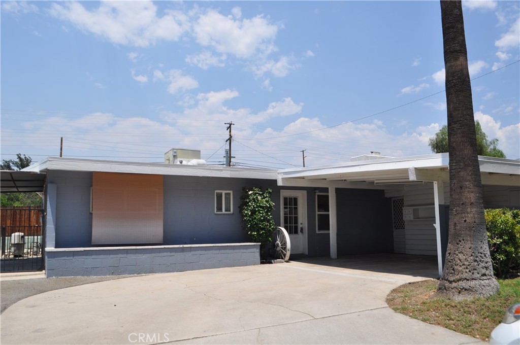 1321 Campus Avenue Property Photo 2