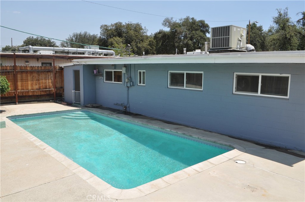 1321 Campus Avenue Property Photo 5