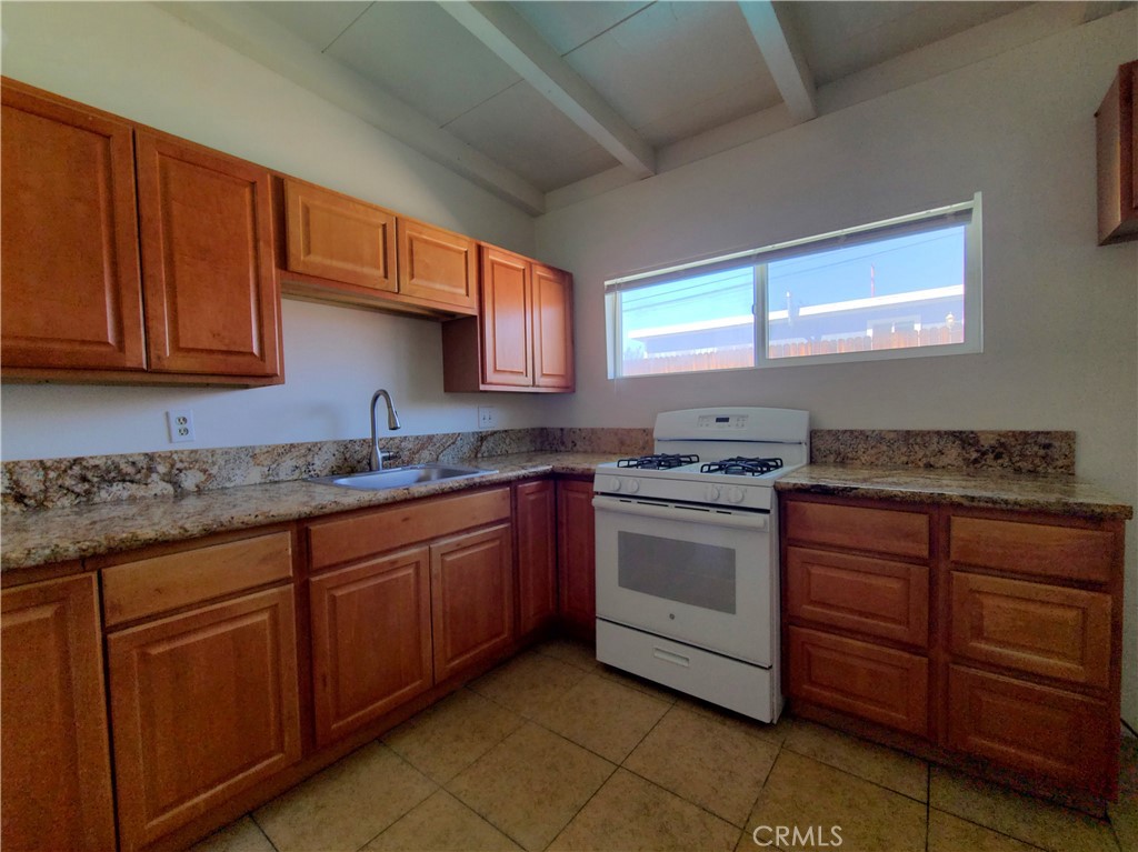 1321 Campus Avenue Property Photo 8