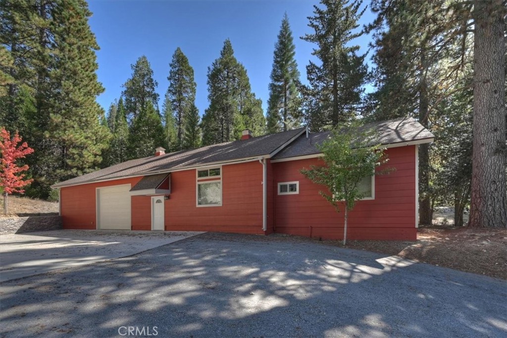 411 Grass Valley Property Photo 3
