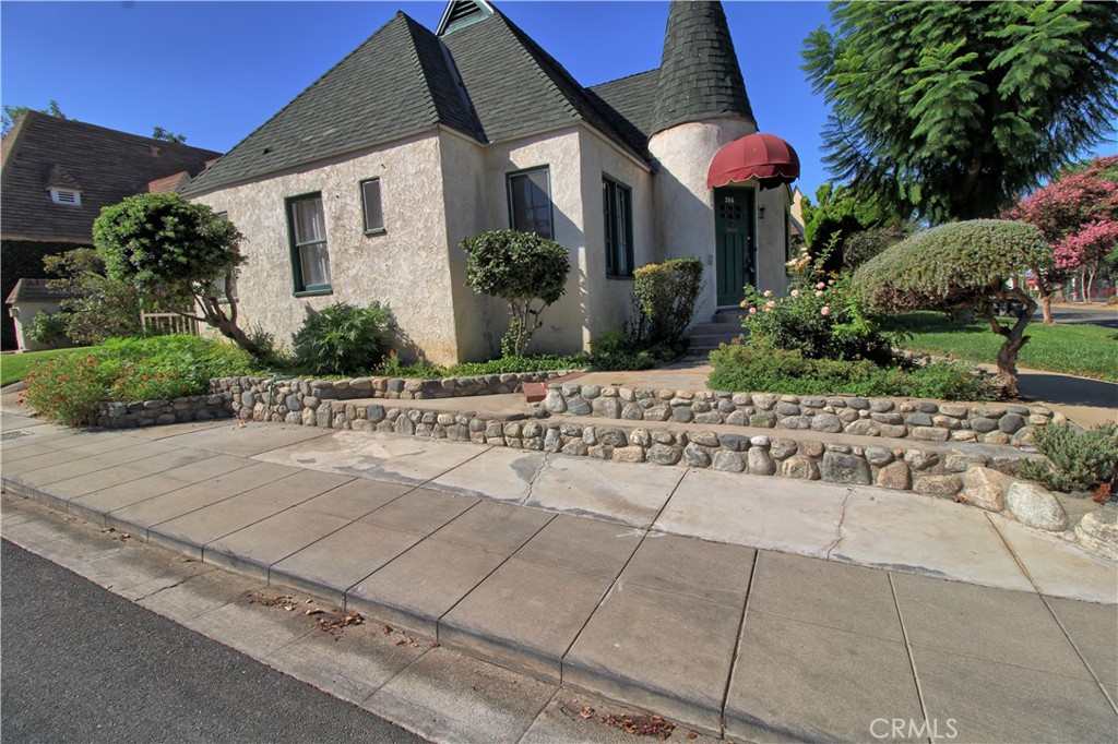 304 Normandie Court Property Photo 3