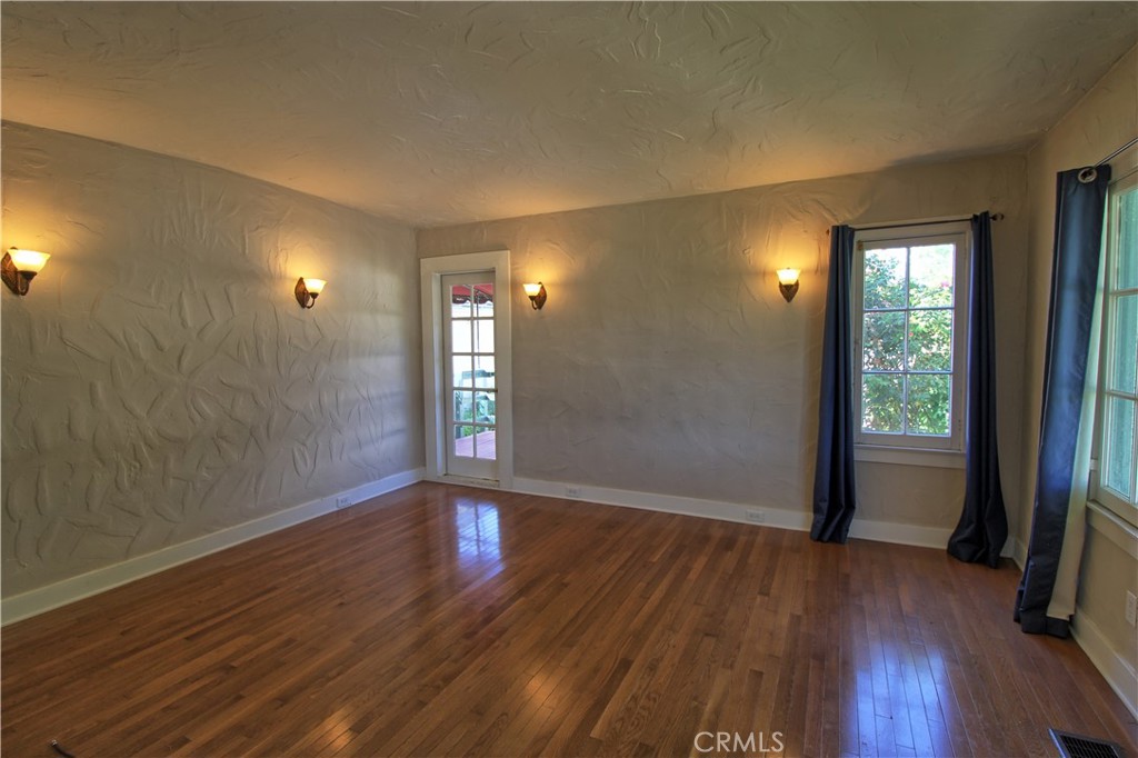 304 Normandie Court Property Photo 4