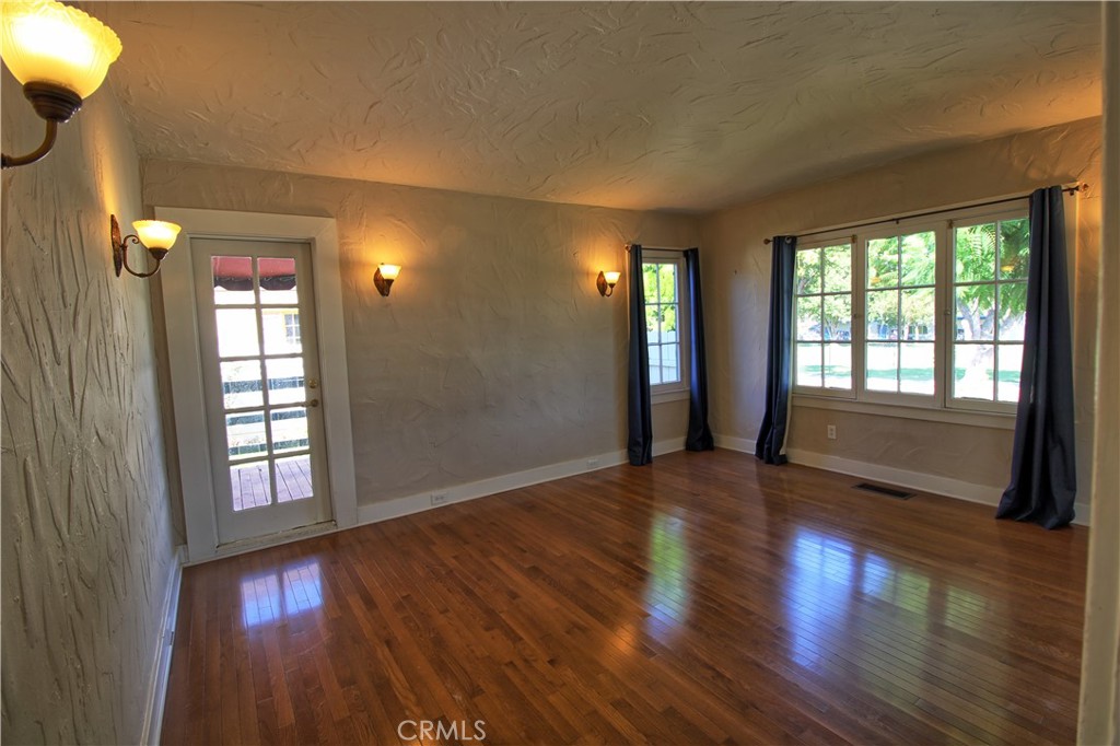 304 Normandie Court Property Photo 5