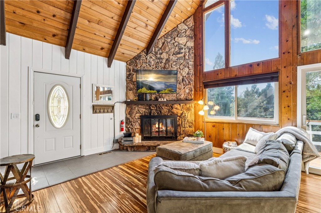 401 Grass Valley Property Photo 4