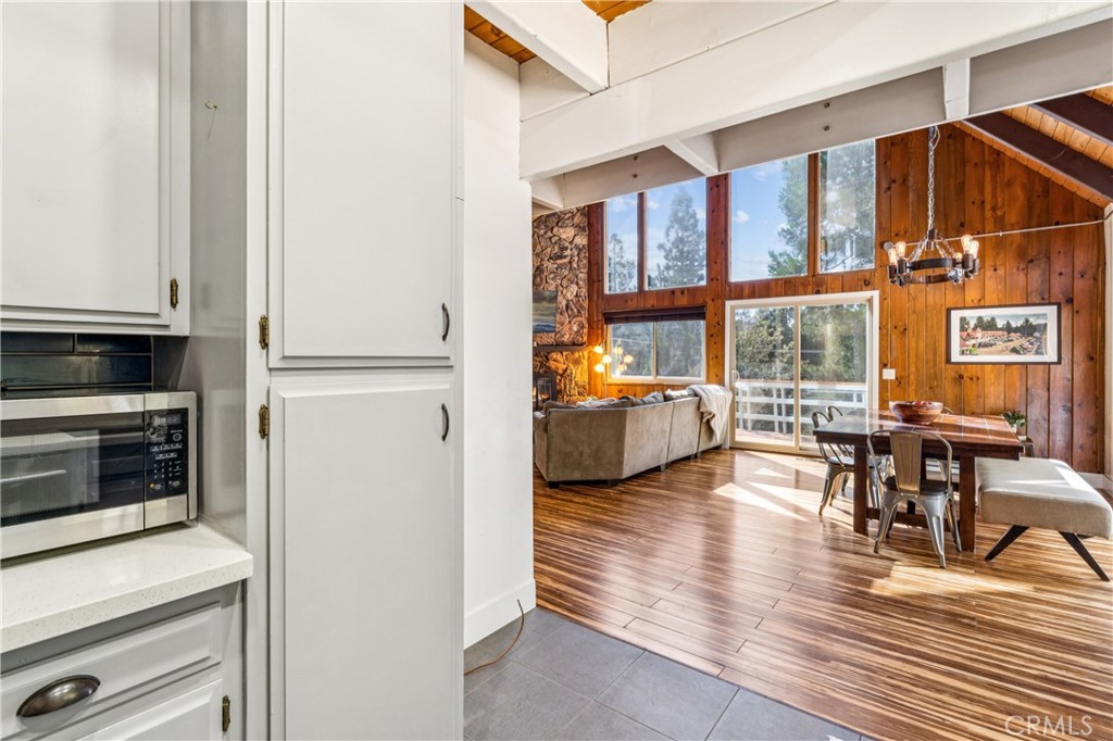 401 Grass Valley Property Photo 8
