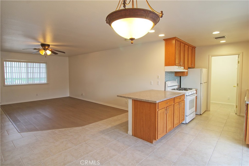 384 N Murray Property Photo 4