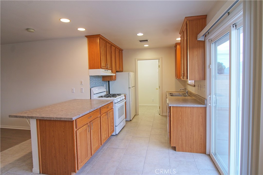 384 N Murray Property Photo 6