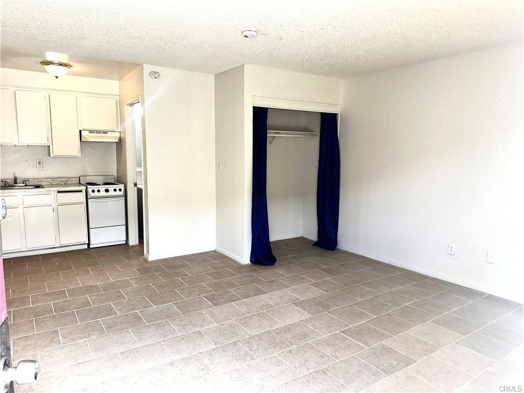 11661 White 07 Property Photo 1