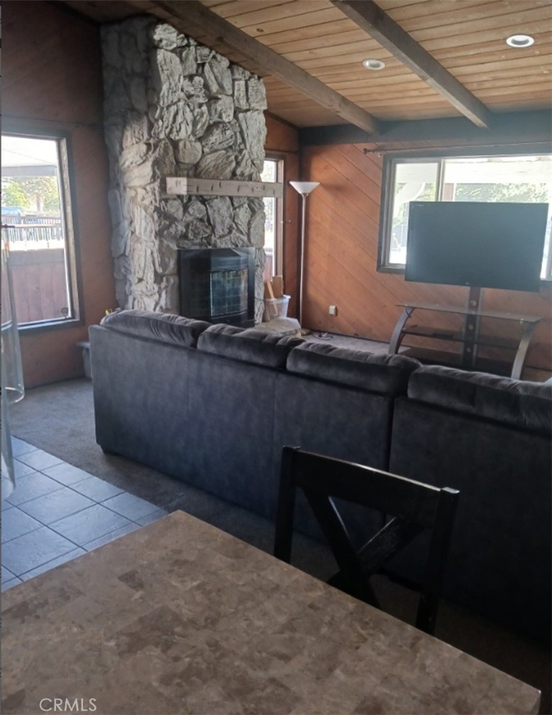 1066 Paradise Property Photo 3