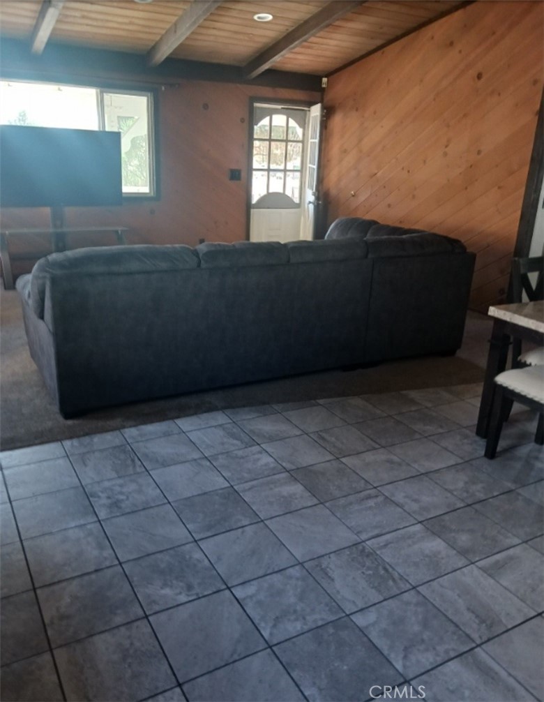 1066 Paradise Property Photo 4
