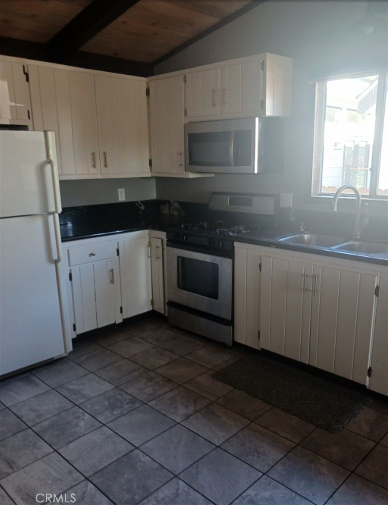1066 Paradise Property Photo 13