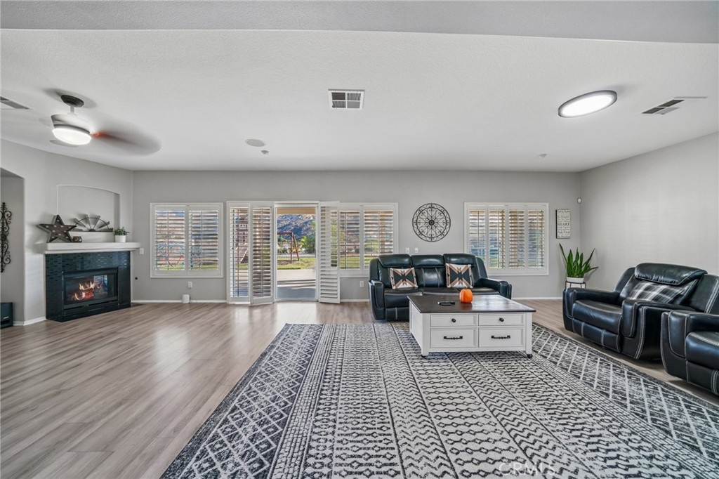 1410 Charles Property Photo 10