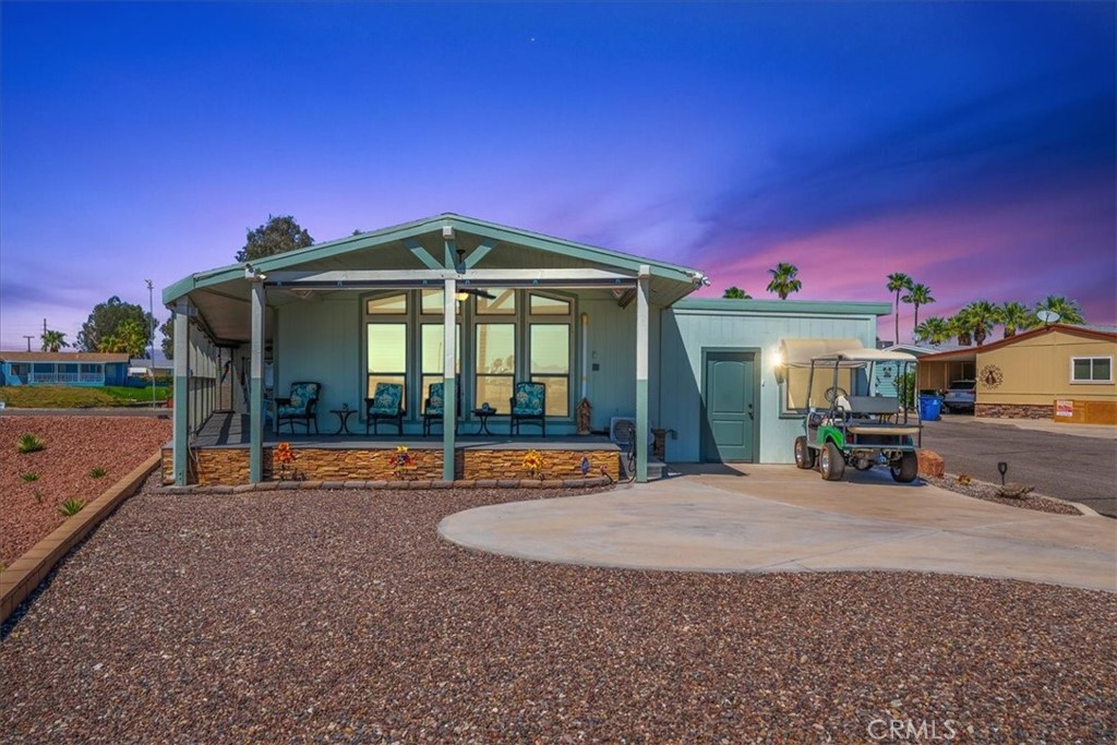 551 Beach Property Photo 3