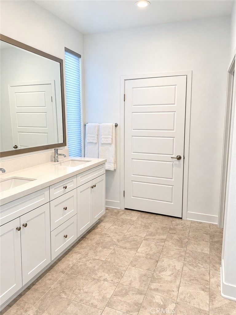 1661 Village Green Property Photo 7