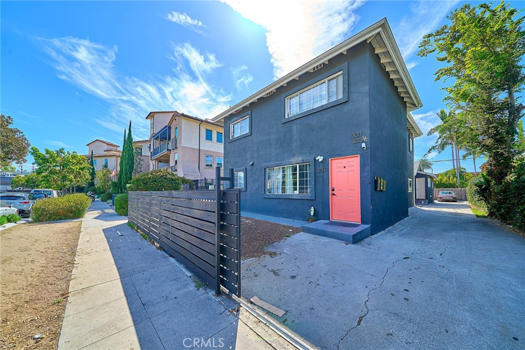 3011 S West View Property Photo 1