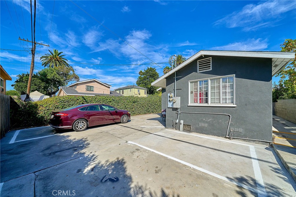 3011 S West View Property Photo 5