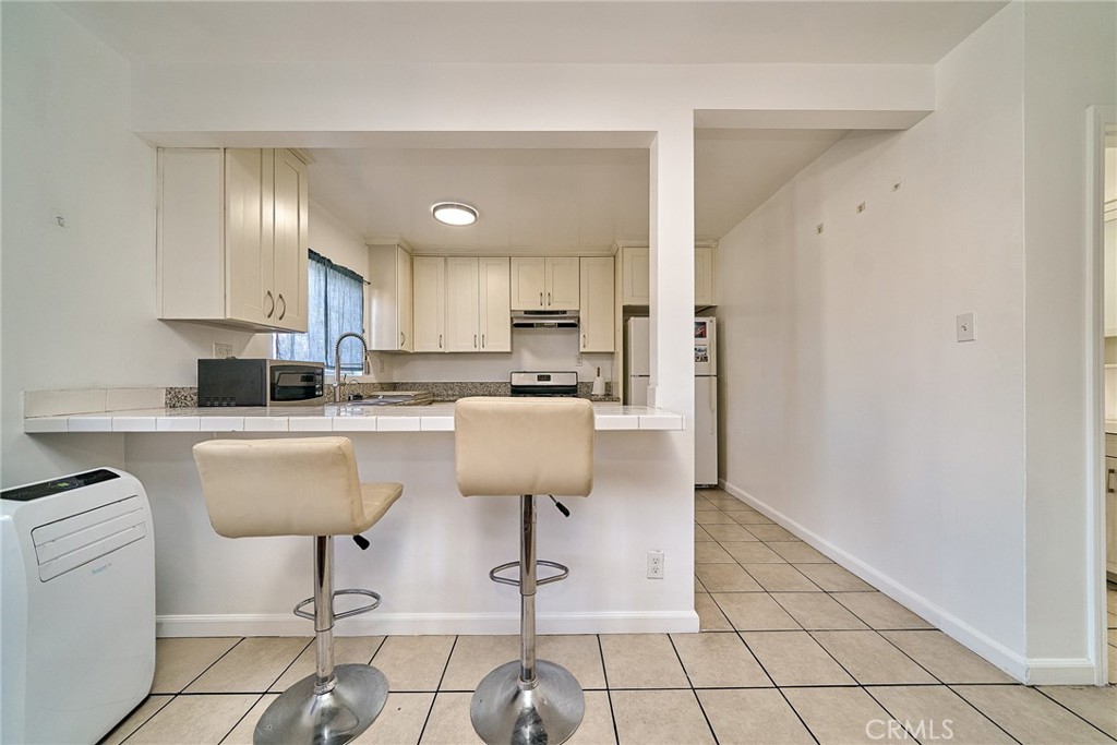 3011 S West View Property Photo 6