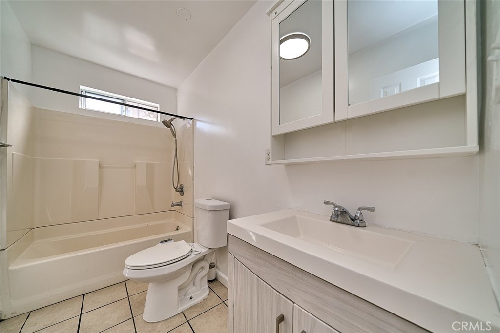 3011 S West View Property Photo 9