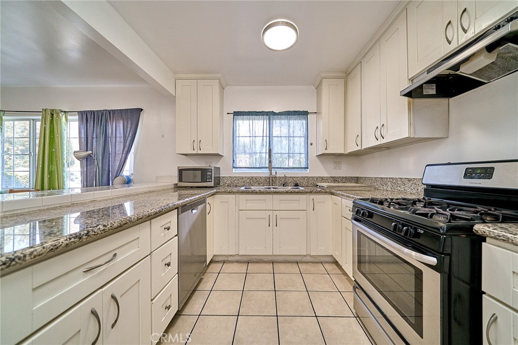 3011 S West View Property Photo 11