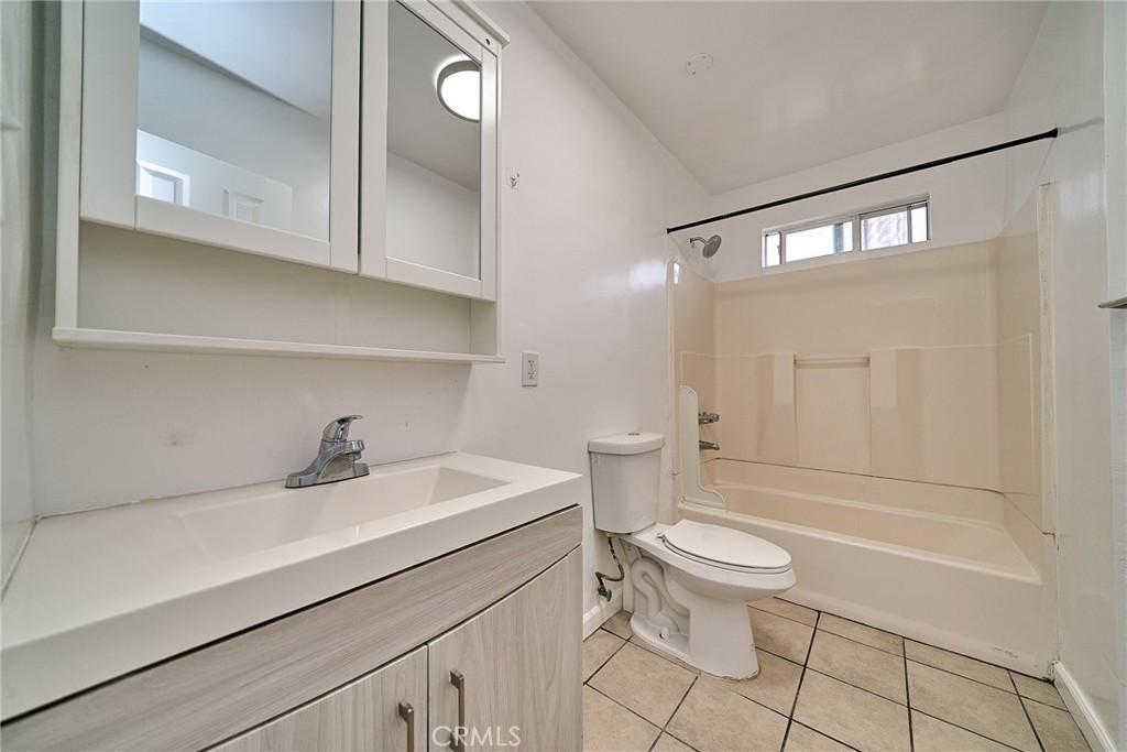 3011 S West View Property Photo 16