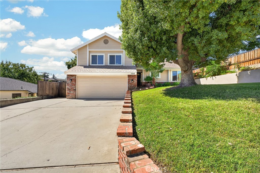 1016 La Feliz Property Photo 3