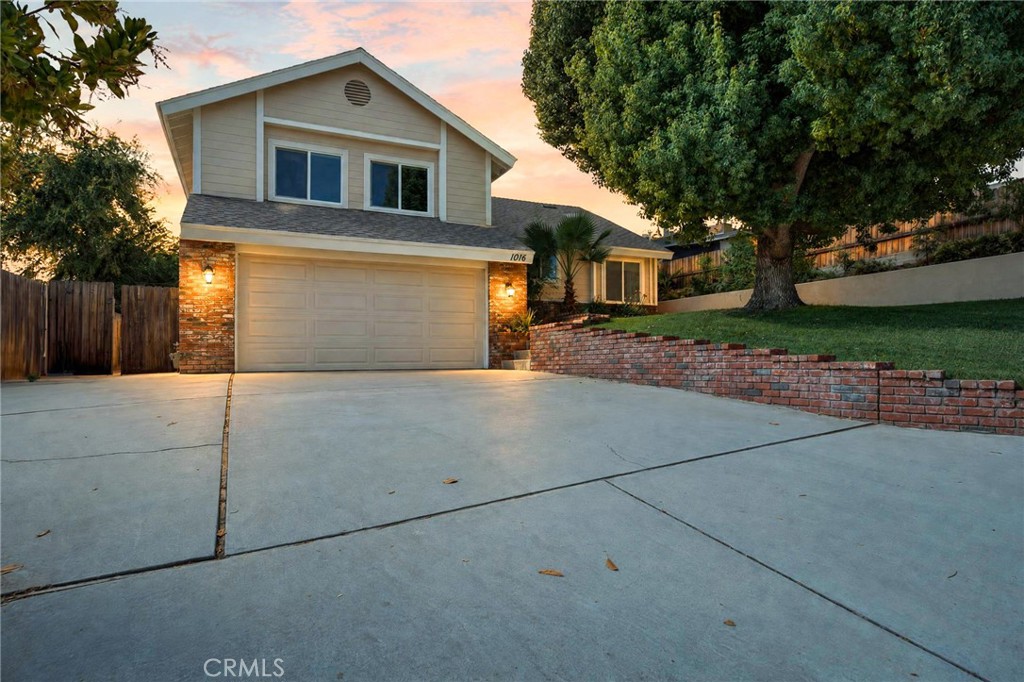 1016 La Feliz Property Photo 4