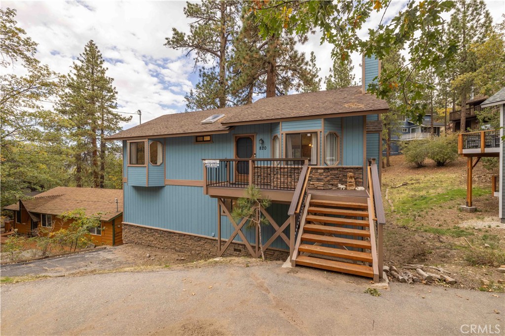 820 Villa Grove Property Photo 1
