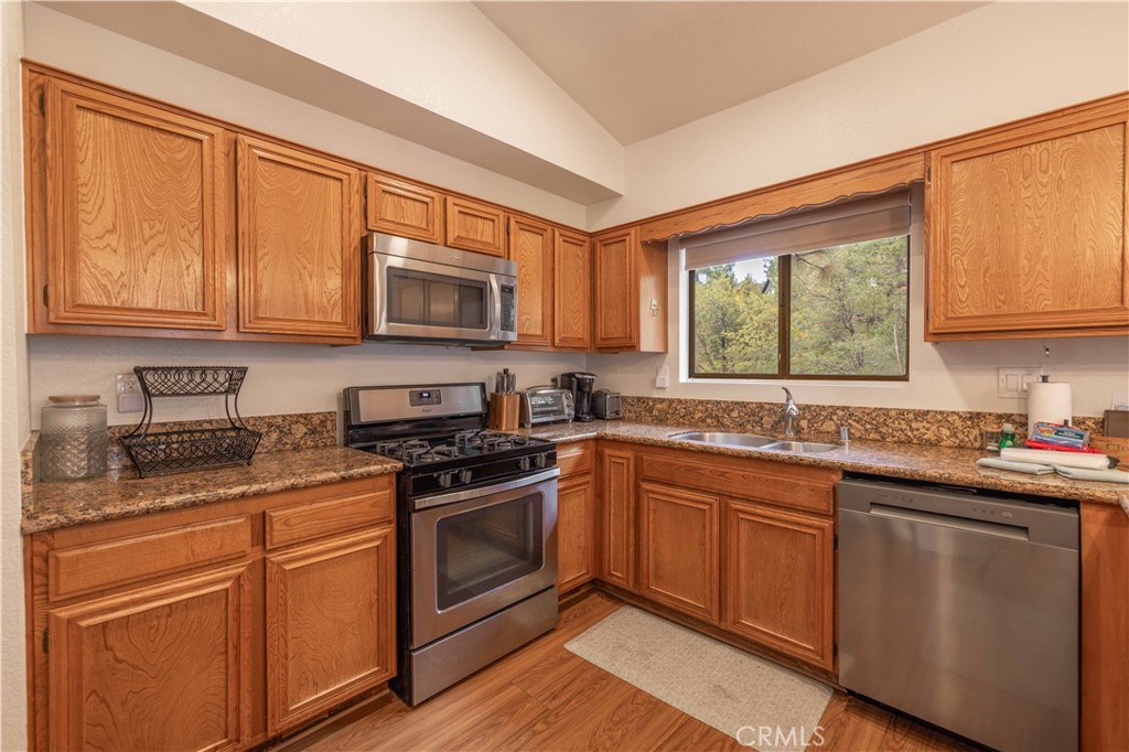 820 Villa Grove Property Photo 6
