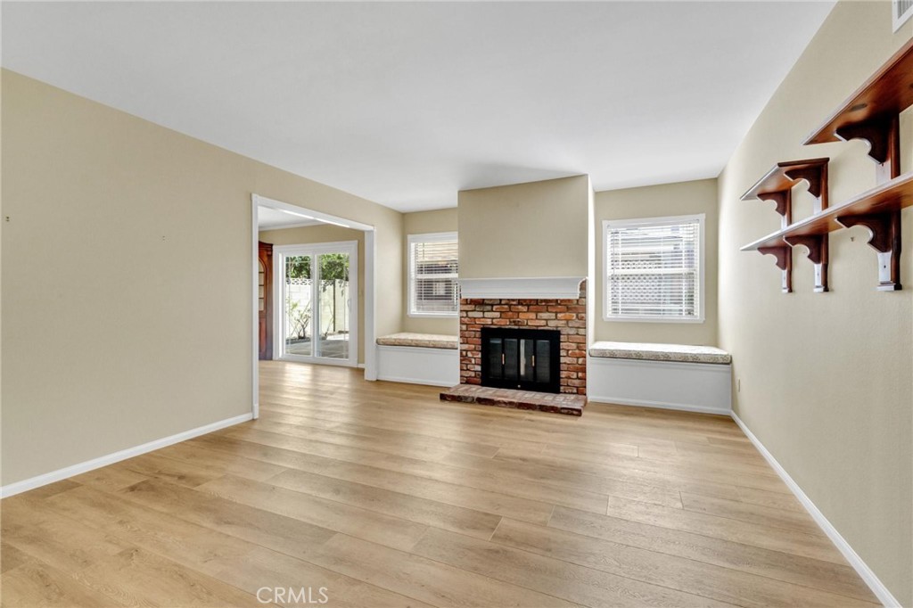2212 Hartford Property Photo 4