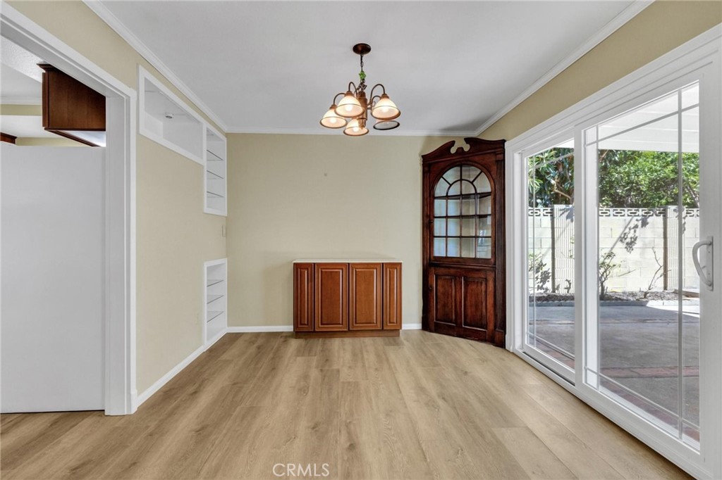 2212 Hartford Property Photo 6