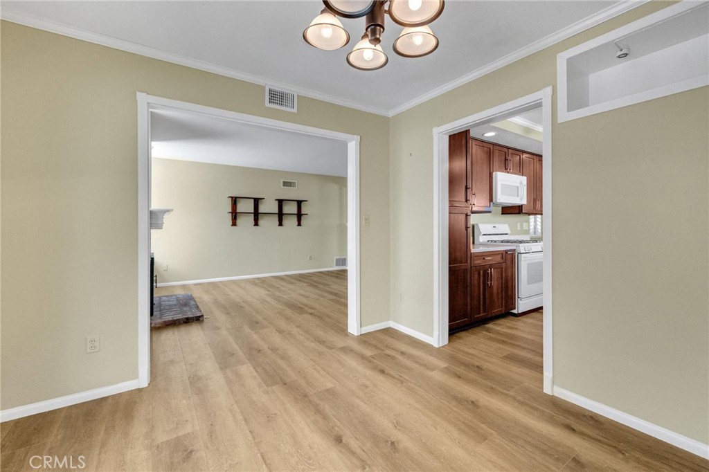 2212 Hartford Property Photo 8