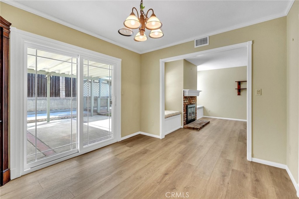 2212 Hartford Property Photo 9