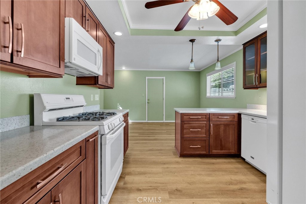 2212 Hartford Property Photo 10