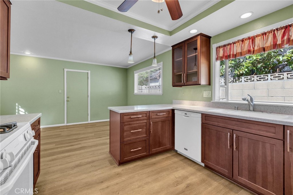 2212 Hartford Property Photo 11