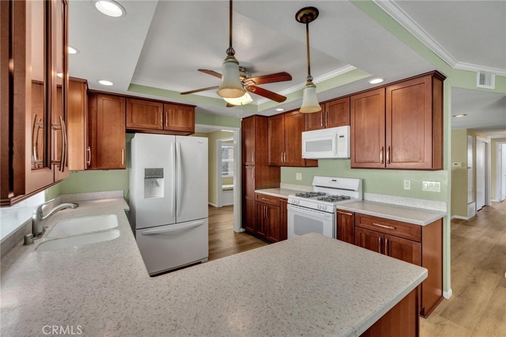 2212 Hartford Property Photo 18