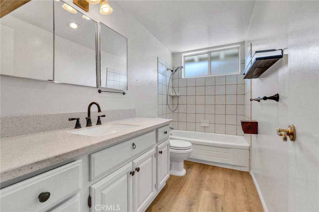 2212 Hartford Property Photo 24