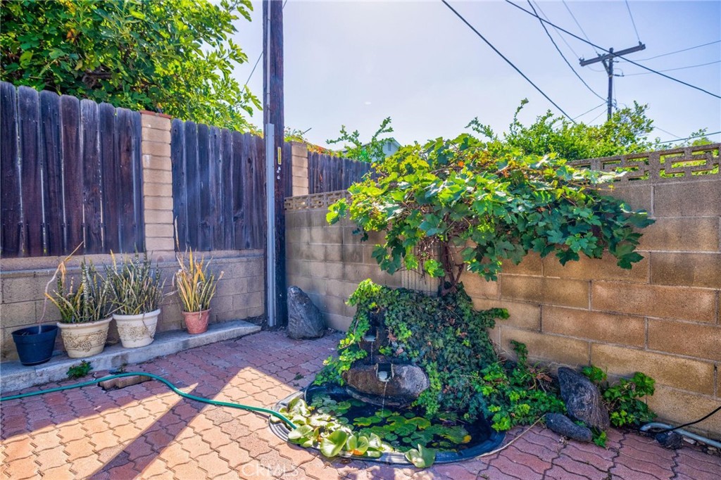 2212 Hartford Property Photo 32