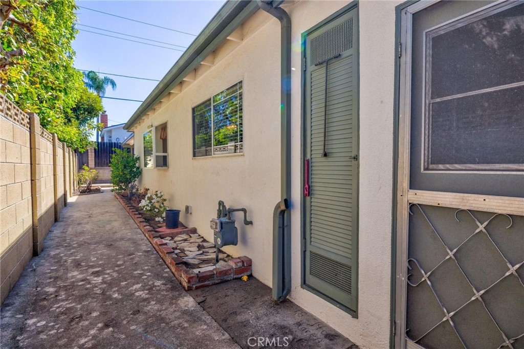 2212 Hartford Property Photo 35