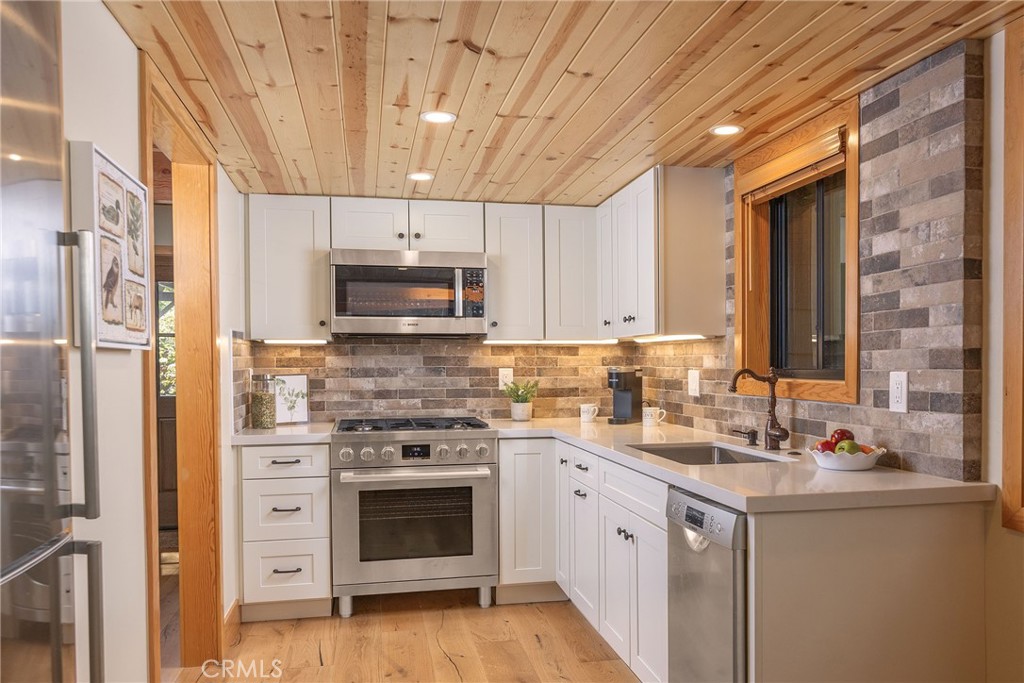 39207 Robin Road Property Photo 12