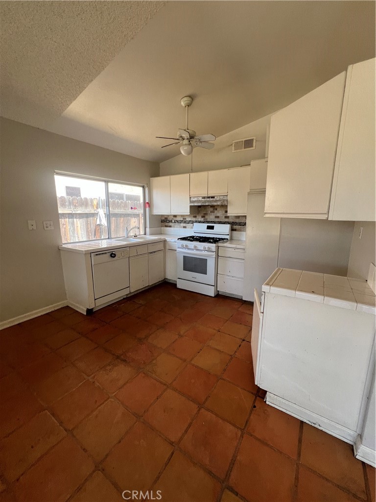 13177 Tonikan Property Photo 4