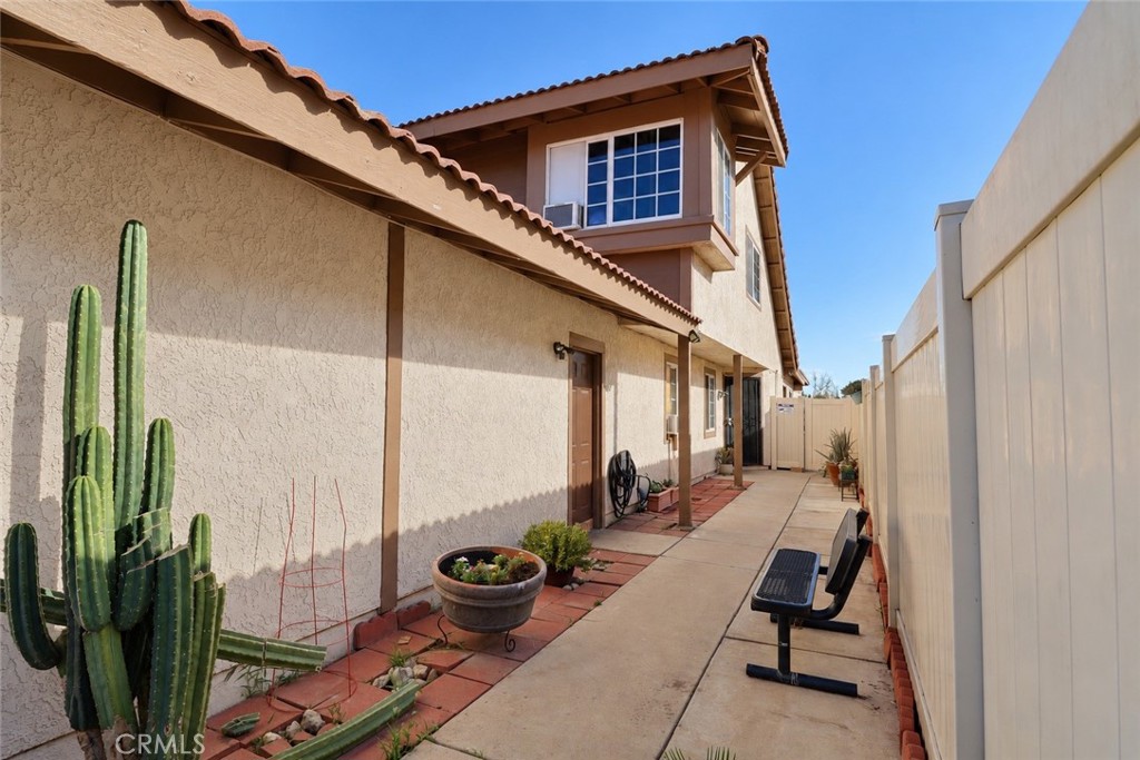 23481 Dome St Property Photo 5