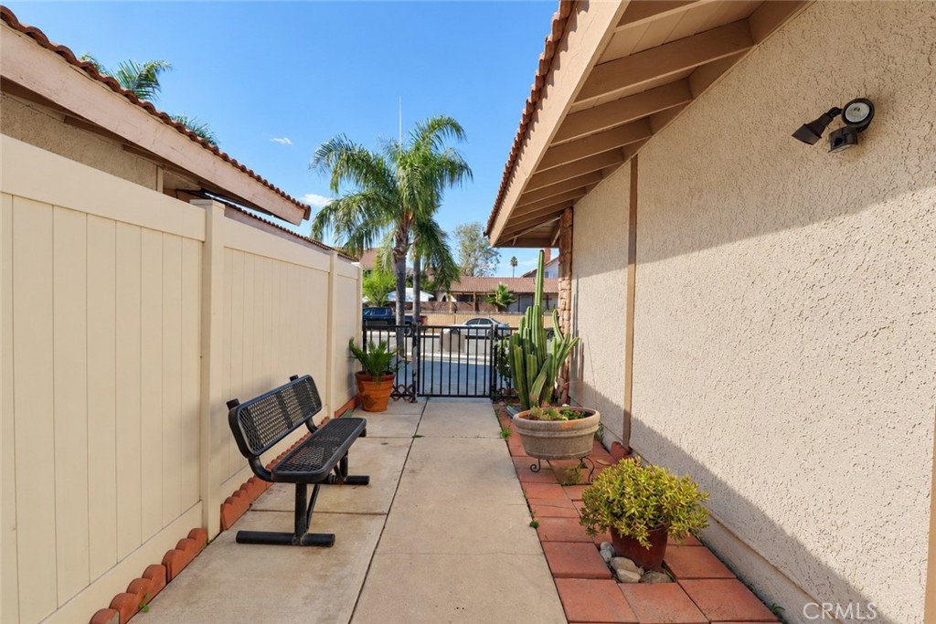 23481 Dome St Property Photo 7